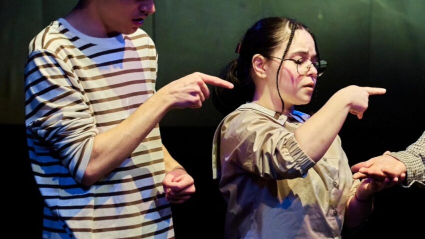 Spectacol pentru persoane cu deficiențe de auz la Teatrul pentru Copii şi Tineret „Gong” din Sibiu