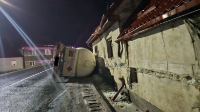 Traficul a fost reluat pe DN 1, la Scoreiu în județul Sibiu, unde o cisternă cu gaz a ieșit de pe carosabil