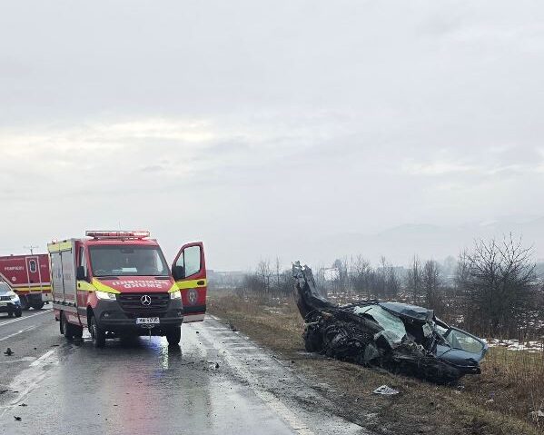 Un bărbat a decedat şi alţi doi au fost răniţi în urma unui accident pe DN 1