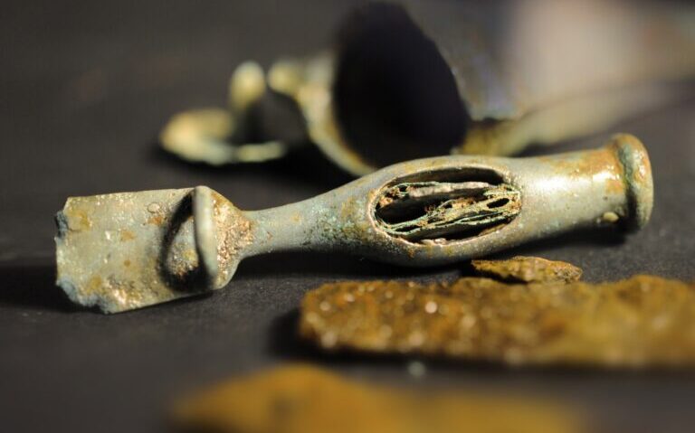 Piese arheologice valoroase prezentate în expoziţia ‘Enigmele comorilor’ la Muzeul Județean Mureș