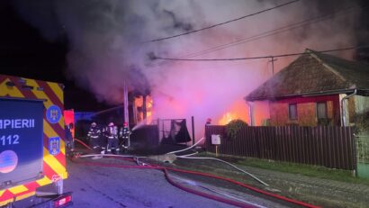 Mureș: Incendiu la o casă din Gruișor; a fost afectată rețeaua de alimentare cu energie electrică