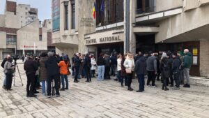 Protest în fața Teatrului Național Târgu Mureș
