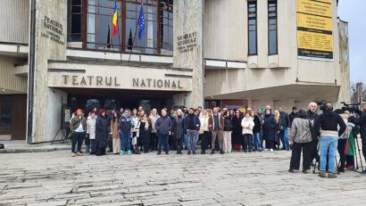 Aproximativ 100 de persoane de la Naționalul târgumureșean au protestat azi