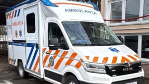 O nouă ambulanță intră azi în dotarea SAJ Mureș
