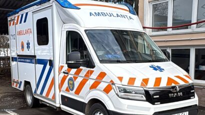 O nouă ambulanță intră azi în dotarea SAJ Mureș