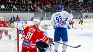 Dueluri tari în Campionatul Naţional de hochei pe gheaţă