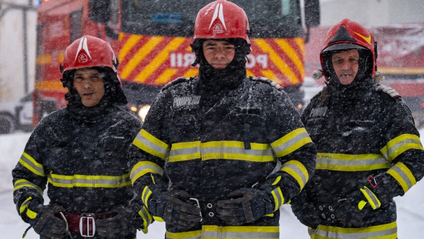 Peste 170 de localităţi din 23 judeţe şi capitala au fost afectate de viscolul şi ninsorile din ultimele două zile