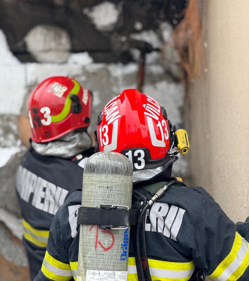 Covasna: Incendiu la hala de sortare a deşeurilor din Leţ
