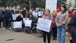Aproximativ 200 de persoane, la un protest împotriva majorării  taxelor şi impozitelor locale, la Gheorgheni