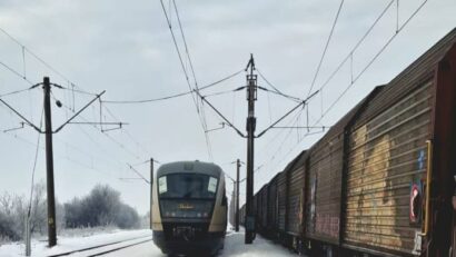 Circulația feroviară şi traficul aerian se desfășoară în condiții de iarnă