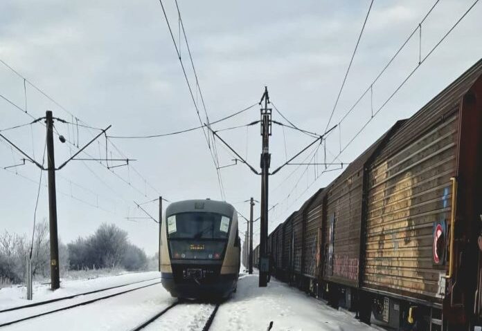 Circulația feroviară şi traficul aerian se desfășoară în condiții de iarnă