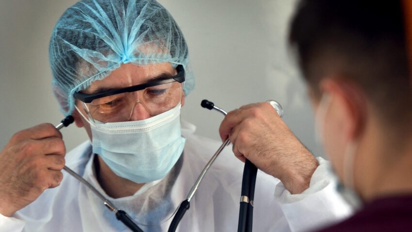 Medici mureșeni care lucrează în același timp la stat și la privat, identificați de CJAS Mureș