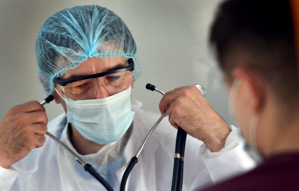 Medici mureșeni care lucrează în același timp la stat și la privat, identificați de CJAS Mureș