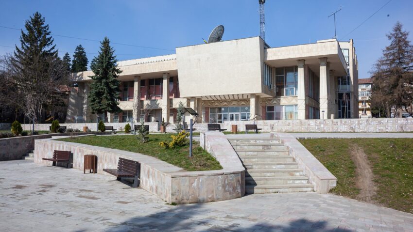 Licitaţia pentru terenul de sub Casa de Cultură a Sindicatelor din Sfântu Gheorghe a fost suspendată de ANAF