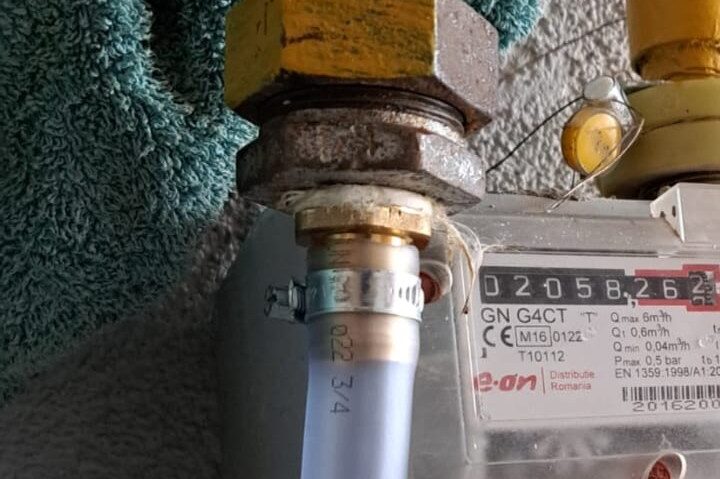 Peste 23 de milioane de kWh ”sustrași” de români anul trecut prin instalații improvizate