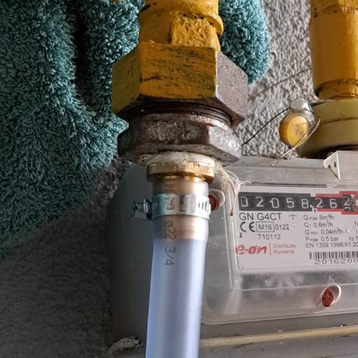 Peste 23 de milioane de kWh ”sustrași” de români anul trecut prin instalații improvizate