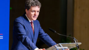 Nu se pune problema ca elemente nucleare să fie pe spaţiul României în viitorul mediu, afirmă preşedintele Nicuşor Dan