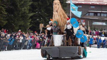 ”Olimpiada nebunilor” pe zăpadă din Harghita Băi a ajuns  la a 14-a ediție