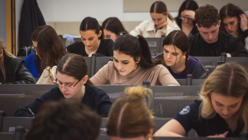 Doar jumătate din elevii mureșeni au obținut medii de promovare la simularea bacalaureatului