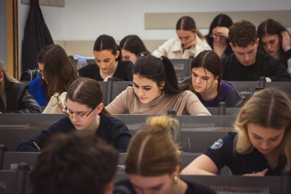Doar jumătate din elevii mureșeni au obținut medii de promovare la simularea bacalaureatului