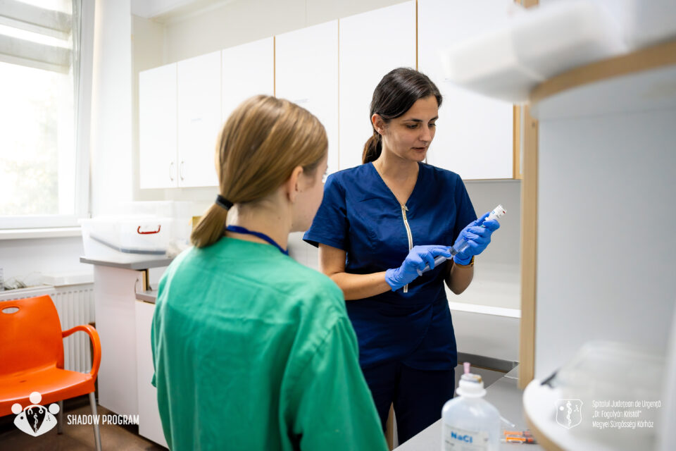 Sute de liceeni covăsneni sunt interesați de Programul medical „Shadow”, unic la nivel național