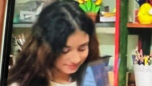 *MINORĂ DE 13 ANI, PLECATĂ VOLUNTAR: ANUNȚAȚI POLIȚIA, DACĂ AȚI VĂZUT-O*
