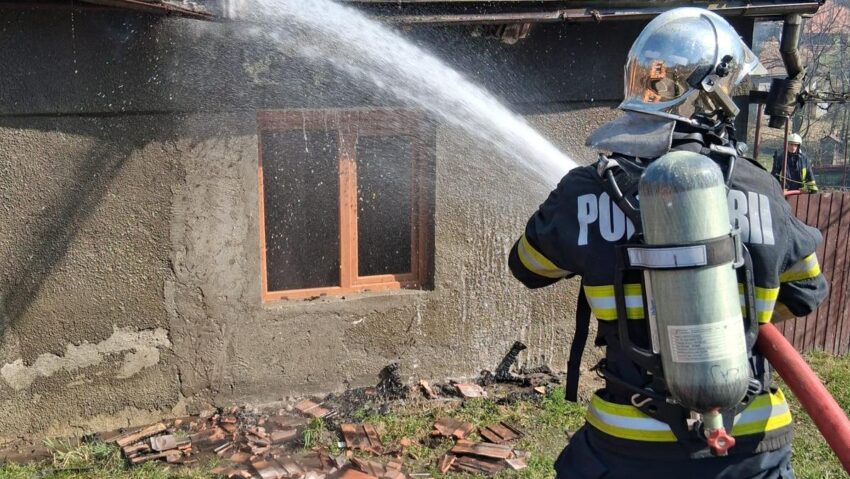 Incendiu la o casă de locuit din localitatea mureșeană Isla