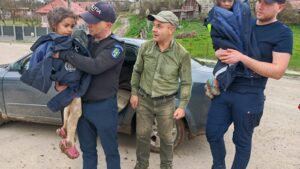 Polițiști mureșeni au găsit cele două minore, de 4 şi 5 ani, din Târnăveni, care au dispărut ieri după amiază