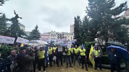 Protest la Prefectura Mureș pentru salvarea Azomureș