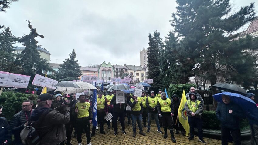 Protest la Prefectura Mureș pentru salvarea Azomureș