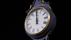 România va trece în noaptea care urmează la ora de vară