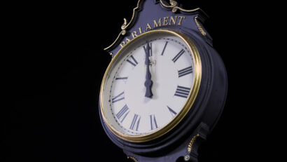 România va trece în noaptea care urmează la ora de vară