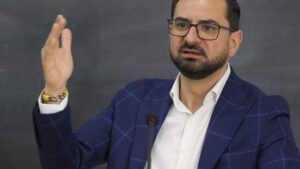 Fostul ministru PSD al agriculturii, Adrian Chesnoiu, a fost condamnat la patru ani de închisoare cu executare