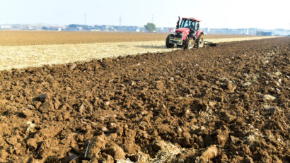 Fermierii ar putea achiziționa motorină la preț redus pentru lucrările agricole, prevede un proiect de OUG în dezbatere publică