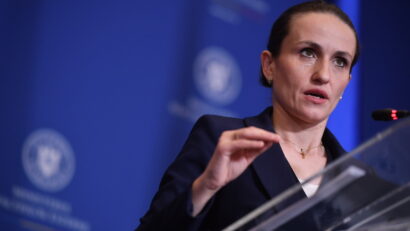 Ţoiu: Sunt 14.000 de cetăţeni români în Emiratele Arabe Unite