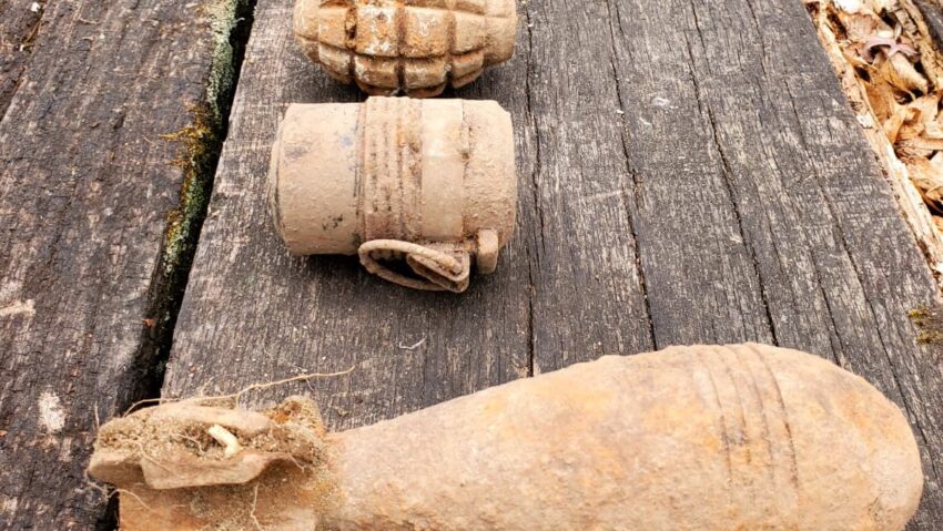 Covasna: O bombă de aruncător, grenade şi cartuşe găsite în zona Şugaş Băi