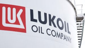 România primeşte derogare de la SUA pentru repornirea rafinăriei Petrotel Lukoil