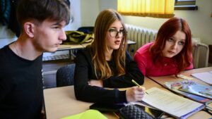 Elevii își primesc bursele pe 20 aprilie