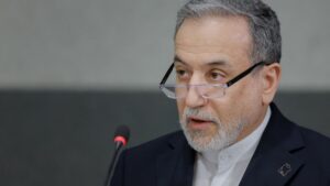 Iranul a declarat Strâmtoarea Ormuz „complet deschisă” pentru restul armistițiului