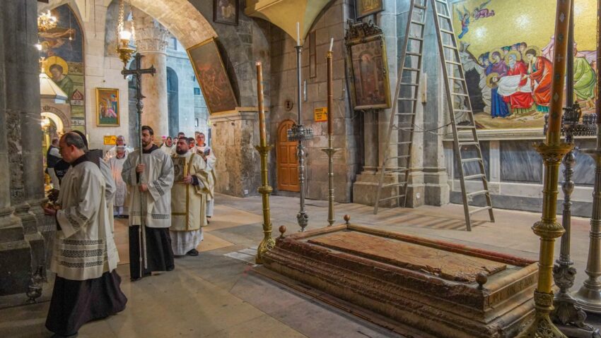 La Ierusalim, Paştele catolic este perturbat de război şi de restricţiile de acces în Biserica Sfântului Mormânt