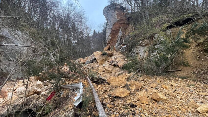 Accesul pe drumul forestier din zona Pietrele lui Solomon ar putea fi reluat la începutul săptămânii viitoare