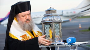Sfânta Lumină de la Ierusalim va fi adusă în România cu o cursă specială, în Sâmbăta Mare