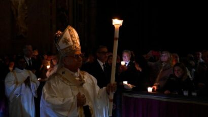 Creştinii romano-catolici şi protestanţi celebrează astăzi Paştele