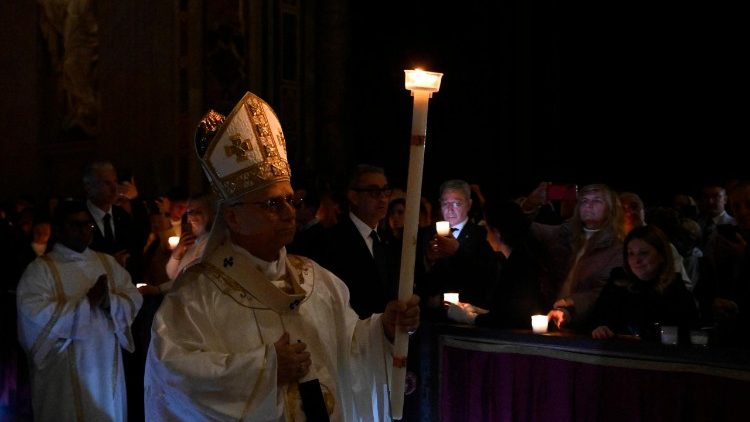 Creştinii romano-catolici şi protestanţi celebrează astăzi Paştele