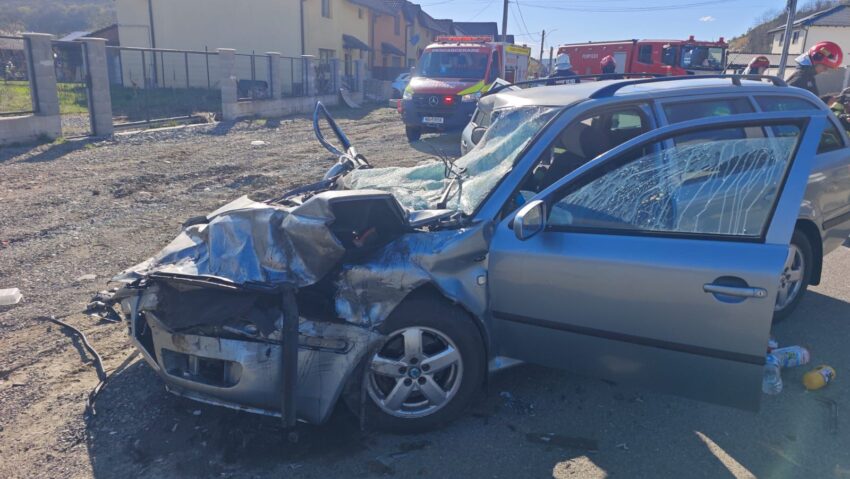 Accident cu 7 victime neîncarcerate la ieșire din localitatea mureșeană Livezeni