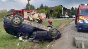 Doi minori și doi adulți, implicați într-un ccident rutier în zona dealului Nadeșului