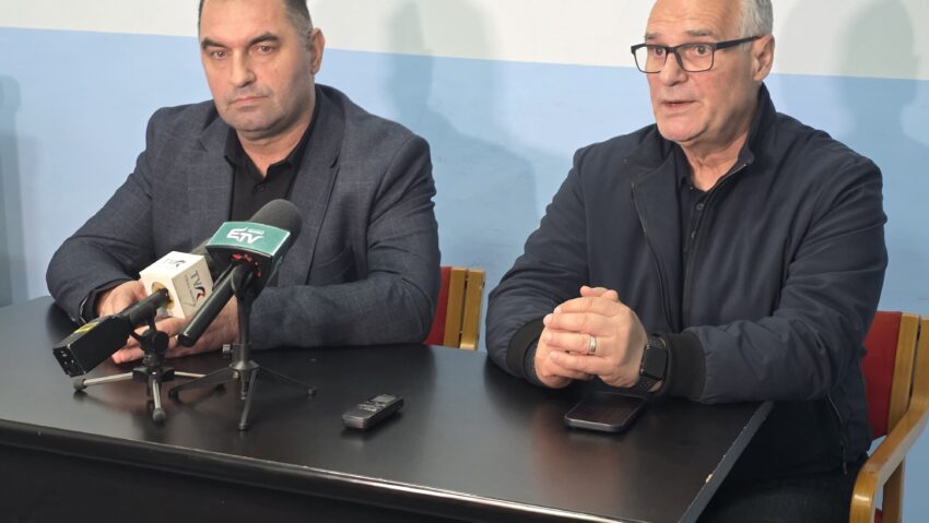 Angajații Azomureș protestează miercuri în fața Guvernului