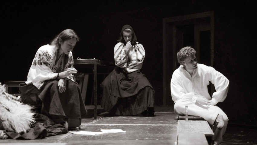 Mureş: Actorii Teatrului Naţional solicită donaţii constând în obiecte şi porturi tradiţionale pentru un nou spectacol