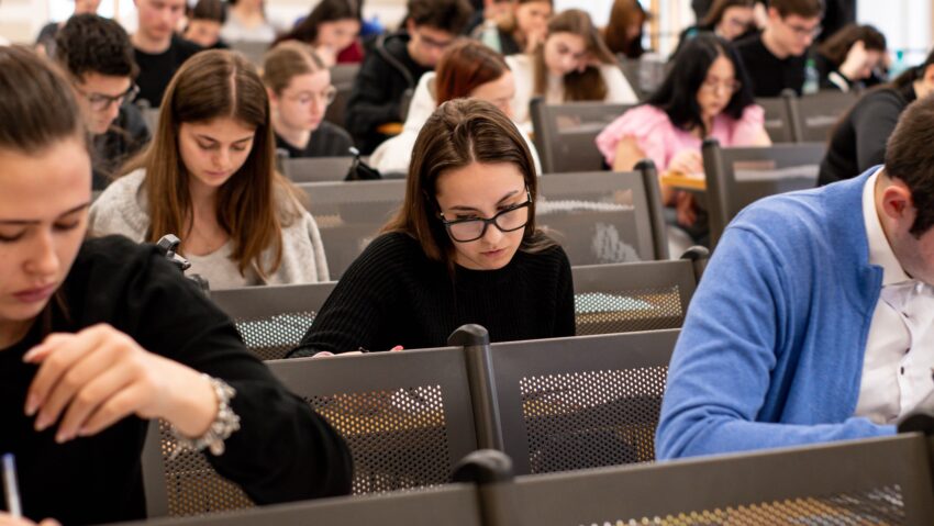 Continuă înscrierile pentru preadmitere la UMFST Tg. Mureș