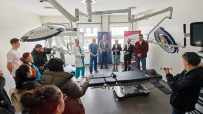 Unul dintre puținele sisteme de chirurgie robotică Da Vinci din România, instalat la Miercurea Ciuc